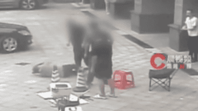 长沙店主劝挪奔驰被两男子打骨折，警方：两名嫌疑人已被刑拘