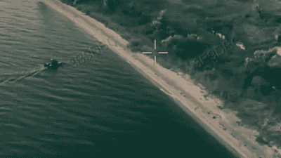 乌军公布视频：无人艇抢滩登陆成功，机器人自主下船登上俄控海岸