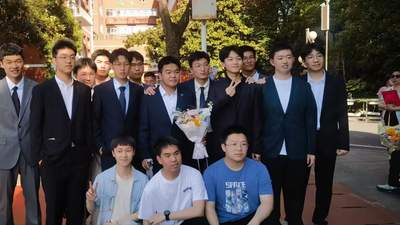 武汉同班三兄弟组团考上飞行学员，分数均在630分以上