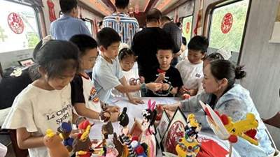 朝辞古都长安 午抵云海崆峒 西安至平凉首开“问道崆峒号”旅游专线列车