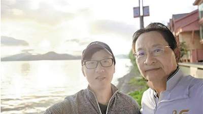 男子帮台湾游客拍照 闲聊发现竟是失联多年的亲人