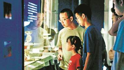 宁波博物院天文与汉简展成盛夏热门，亲子避暑探秘成新风尚