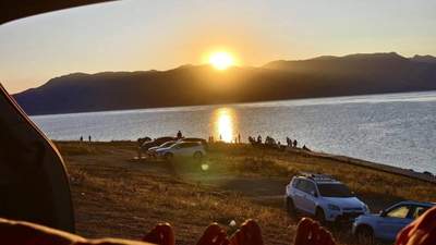旅途中的别样选择：电车成移动小天地，游客驻车体验升级带动消费新玩法