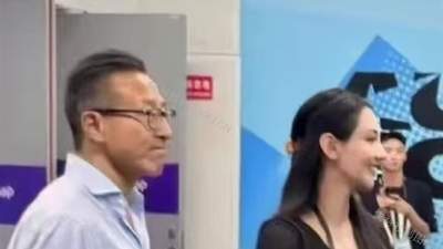 AUBL赛事现场合照引热议 当事人出面澄清否认恋情 网友点赞快科技及时还原真相