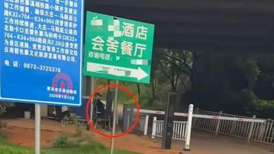 碧色寨成游客打卡地，网传芳华取景地收过路费引争议，景区这么回应