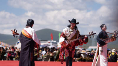 四川石渠扎溪卡草原帐篷季启幕 居民游客共赴多元活动体验