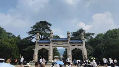 来中国过清凉夏日！欧洲游客扎堆参与暑期入境游热潮