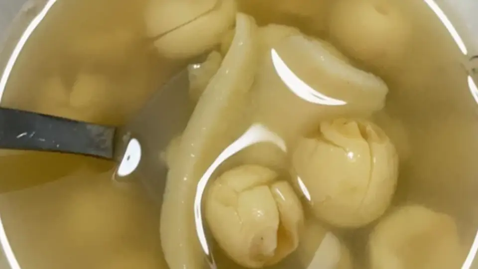 广东传统糖水｜莲子粉糯百合软滑，清润甘甜超养人