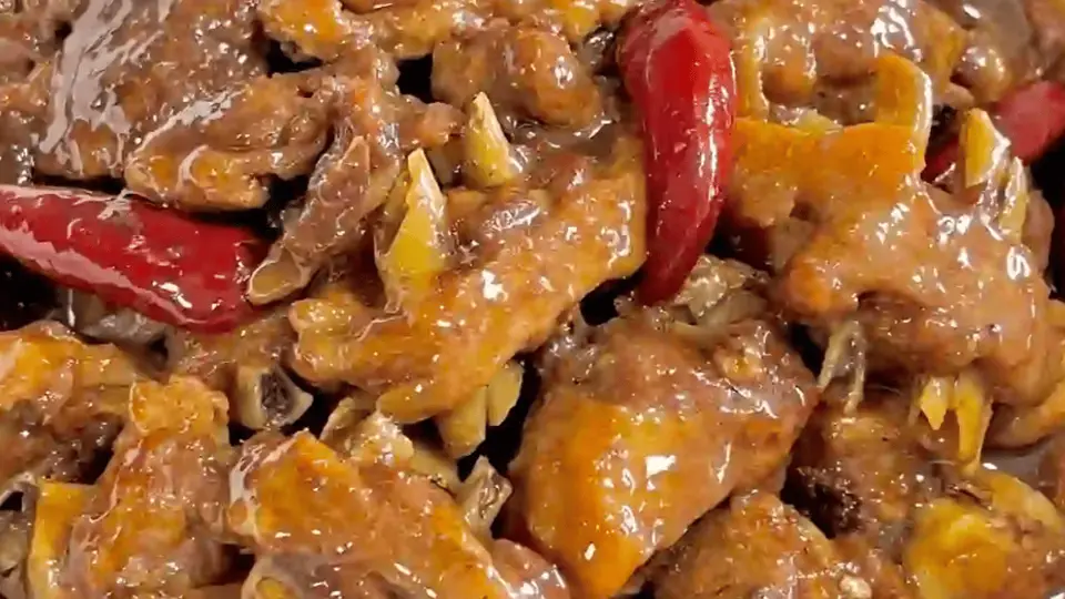 一锅炖出人间烟火：啤酒鸭的家常做法，把醇香与温情端上餐桌