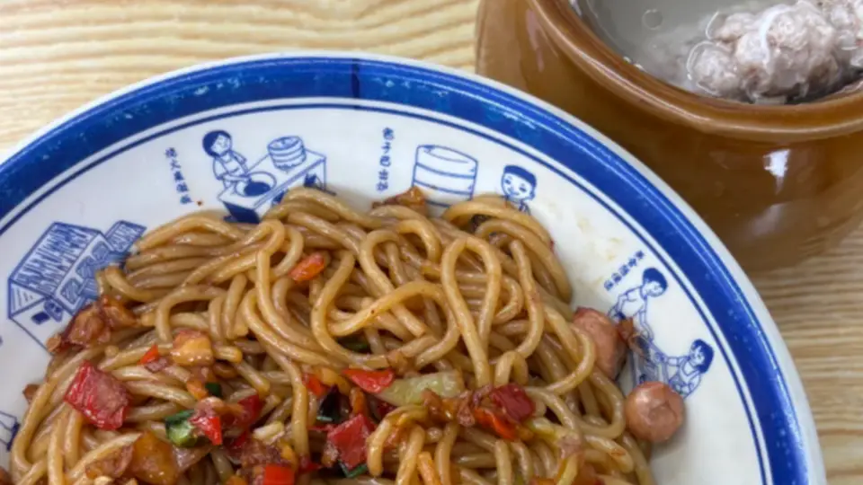 爽滑弹韧咸鲜香辣，一口尝尽南昌拌粉独特风味