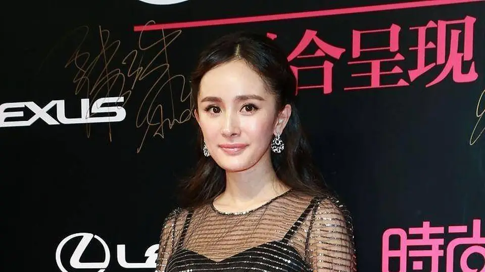 杨幂丝袜大片封神,印字黑丝渔网豹纹全驾驭,高级感拉满