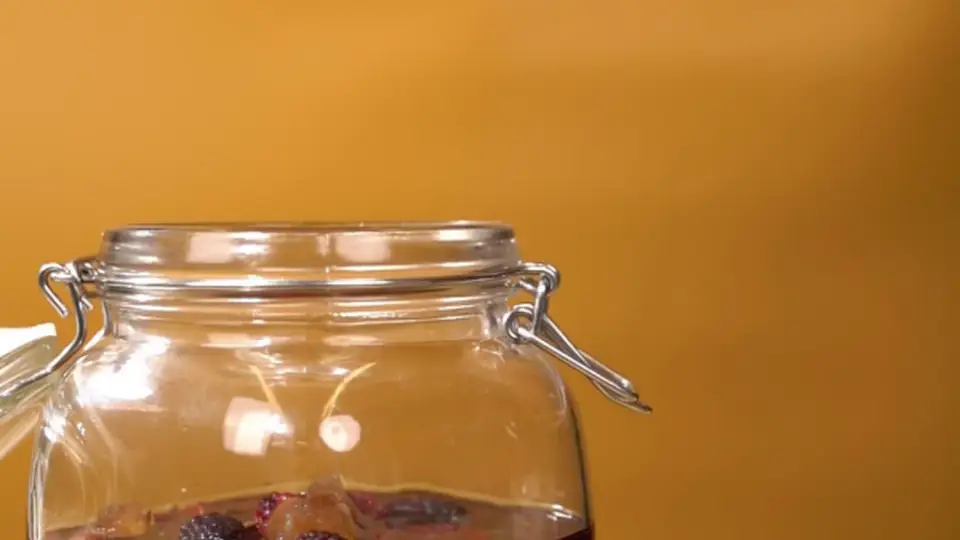 来参与桑葚果酒自制吧！多元体验解锁酸甜醇厚的专属酿造乐趣