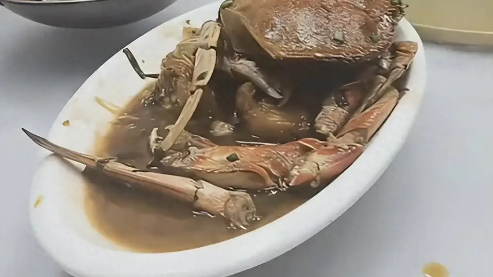 普陀山海鲜体验引关注：游客曝珍宝蟹三定价，监管回应鲜活海鲜自主定价 参与视角聚焦消费体验差异
