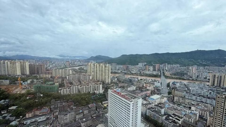 多类景区同质化愈发严重?逛景时常见仿造古建筑、高层楼房,参与旅游的你更爱原生自然景致吗?