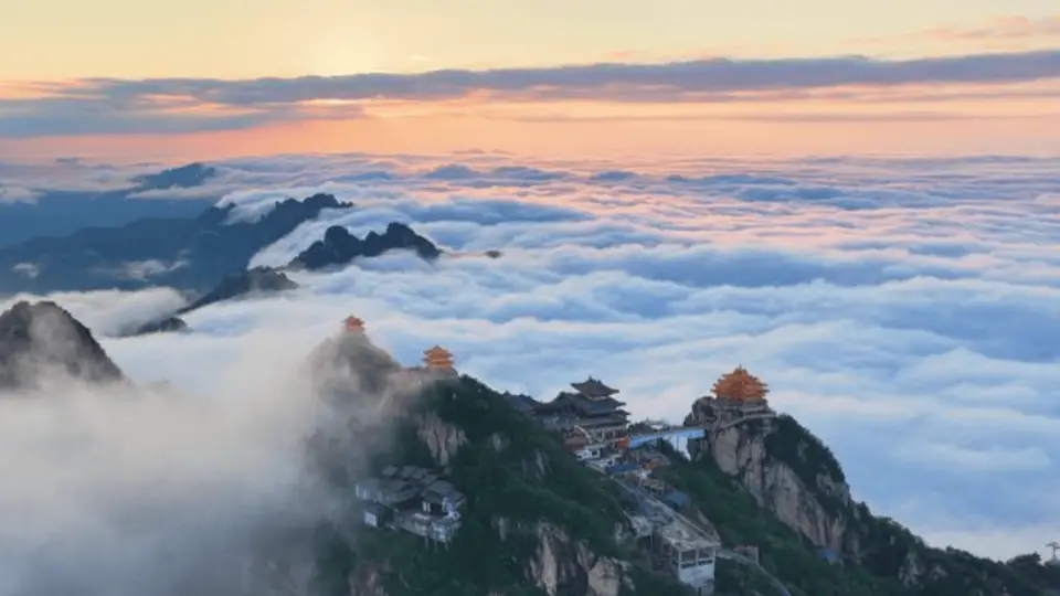 老君山“月薪6万看云海”活动引参与热潮 网友热议渴望松弛感的真实心态