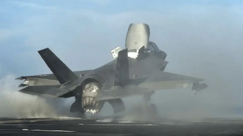 美军F-35B加州坠毁引关注 频繁事故牵动多方热议