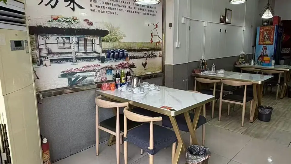 登泰山下来怎么吃？来泰山区这家鲁菜馆，吃实在分量的炒鸡和清爽泰山三美豆腐