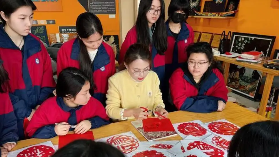 剪纸传人陈艺敏：匠心巧手剪出万千福韵