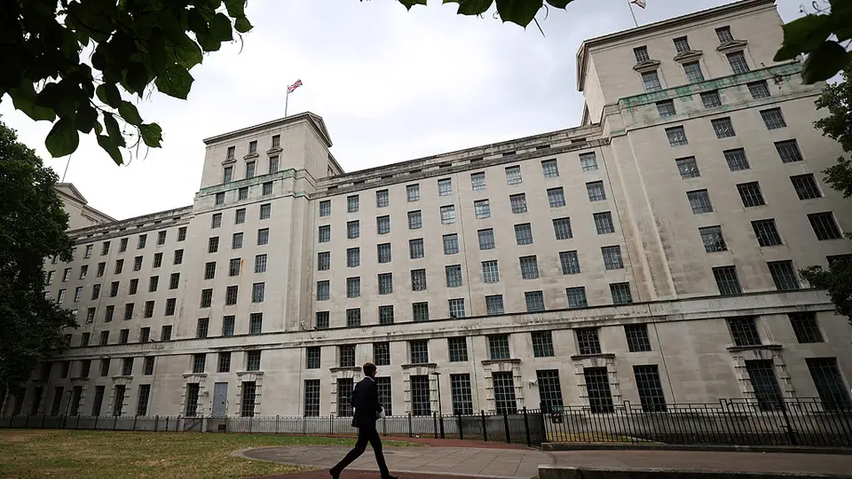 英媒：垃圾站惊现英军高度敏感机密文件，英国防部高层介入调查