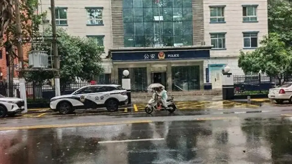 男子称多次报警反映有人遛狗不牵绳,被两度当精神病强制送医67天,报案三年未立案