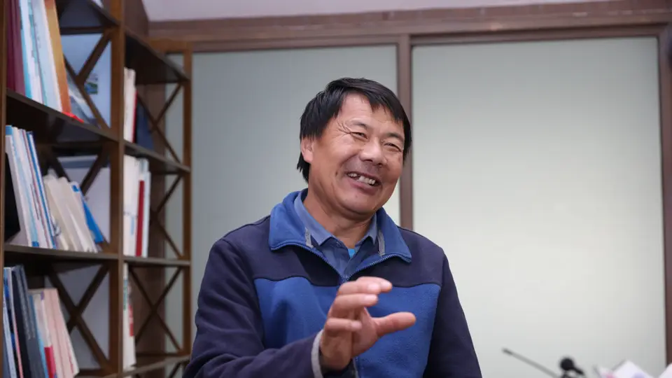 外卖骑手获鲁迅文学奖，低处飞行也能抵达人生高处 |新京报快评