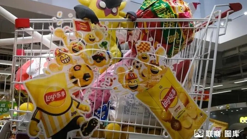 零食赛道走到十字路口：三条路，三种选择