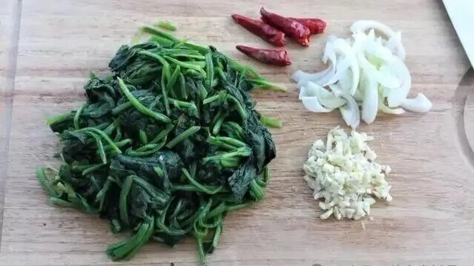 花生拌菠菜VS花椒水煮咸毛豆，夏天好吃的凉拌菜做法！下饭菜+下酒菜，伏天食欲挺好！