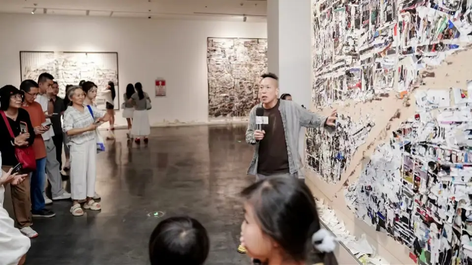直面图像时代文化记忆与时代追问 李枪艺术展邀你共探书本碎片里的信息时代真相
