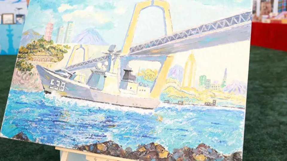 海军某支队邀地方群众官兵家属共赴北海深蓝战舰文化节 沉浸式互动拉满军民体验