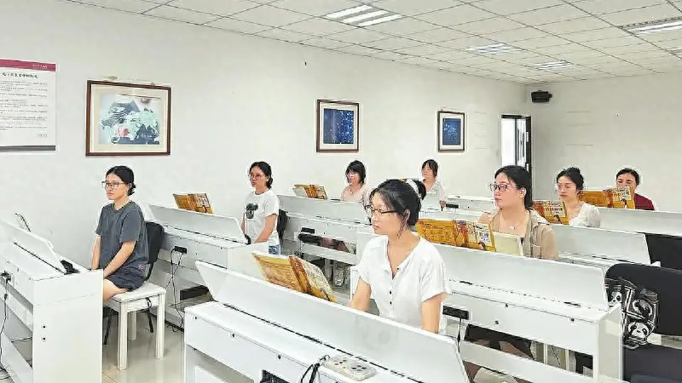 四川多地文化馆推出消夏体验活动 市民白天学艺夜晚听音乐会享多元文化乐趣