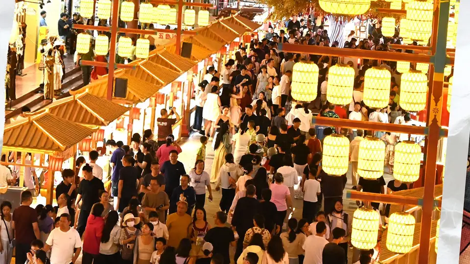 海报丨活力夏夜“不打烊”