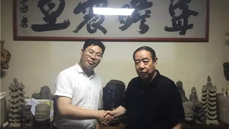 假冒“港中大客座教授”“西部新闻网总编”，张龙50多个头衔从何而来