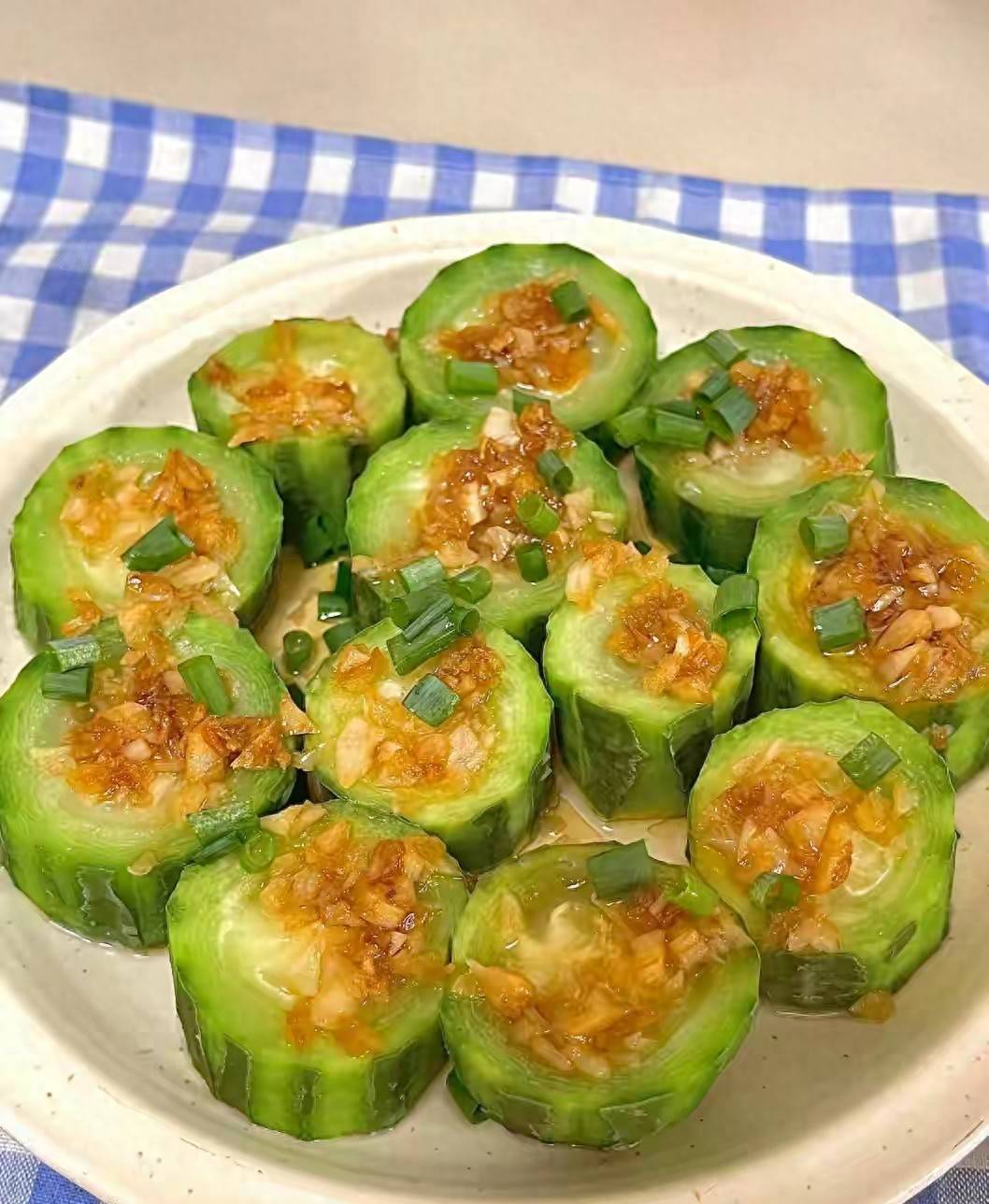 夏天，这菜使劲吃，一润肺，二祛湿热，三通便，上锅一蒸太鲜美了