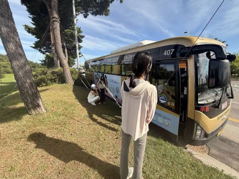 韩国失控大巴救援记：中国游客出手获赞，两名95后来自广东