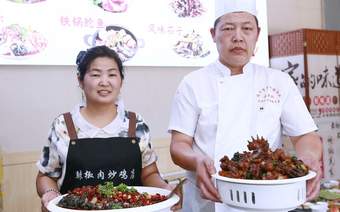 安徽夫妻扎根沂蒙24载，“辣椒肉炒鸡店”炼成临沂美食地标