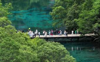 九寨沟湖水靠颜料染色？回应来了