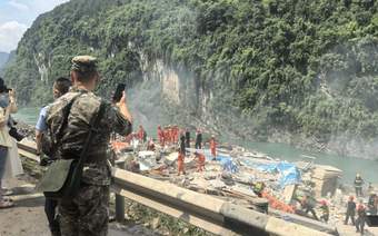 重庆彭水山体垮塌有人员被埋，当地居民称有数幢楼房被毁