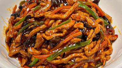 一碗米饭，一盘鱼香肉丝，治愈所有疲惫