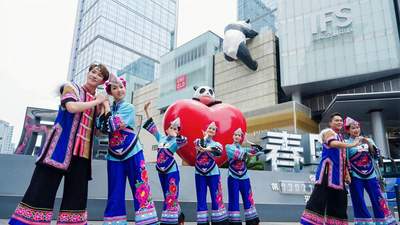 当“火城”遇见蓉城：楚雄文旅快闪点燃成都街头