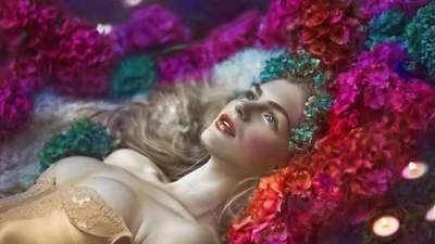 原创她按下的不是快门，是毒药！英国女摄拍出“人间幻境”，每张都像吸了罂粟，放大后细思极恐……
