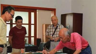 新型养老方式走红,不靠儿女不住院,网友:老了我也要这样过