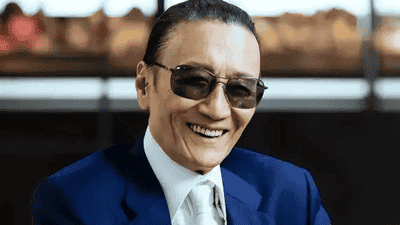 谢霆锋哽咽发文悼父：四哥永远笑着，不必悲伤
