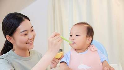 一岁后娃吃饭别踩坑 多元膳食搭配助娃长高高还能护智力