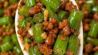 厨房小白也能玩转的快手佳肴 肉末炒豆角炒出焦香镬气与鲜浓汤汁