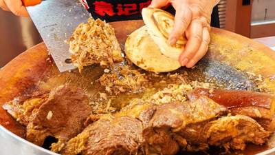 一口到最后都能吃满肉？来get均匀肉夹馍的制作小技巧，体验每一口的扎实满足感