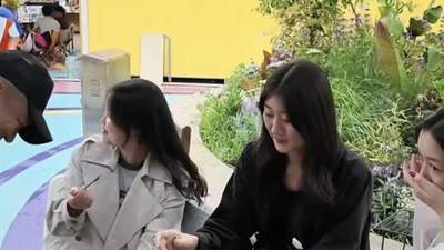 李亚鹏带家人在云南围坐茶叙 氛围轻松和睦暖意满溢