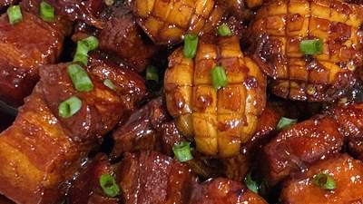 跟着达人解锁鲍鱼红烧肉！硬核做法步骤多 满是烟火气