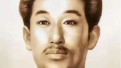 1942年，赵尚志牺牲后，一个汉奸在验尸时，用脚踢了踢他的脑袋，这时，旁边叛变的战友打了这个汉奸一巴掌，怒喝道：“你是没有手吗？”1942年，东北的冬天比以往都狠，赵尚志壮烈牺牲，日伪军带着遗体验明正身。这当口，屋里空气死一样安静，一个汉奸忽然抬脚，对着赵尚志的脑袋就踢了过去。那一瞬间...