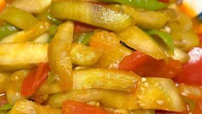 有人认为河南这种炒菜搭配，简直就是黑暗料理，可是咱们很多人却从小吃到大，还觉着美哩很呢