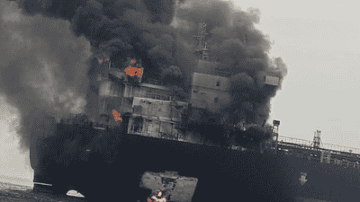 伊朗发布视频：两艘油轮穿越霍尔木兹海峡时爆炸